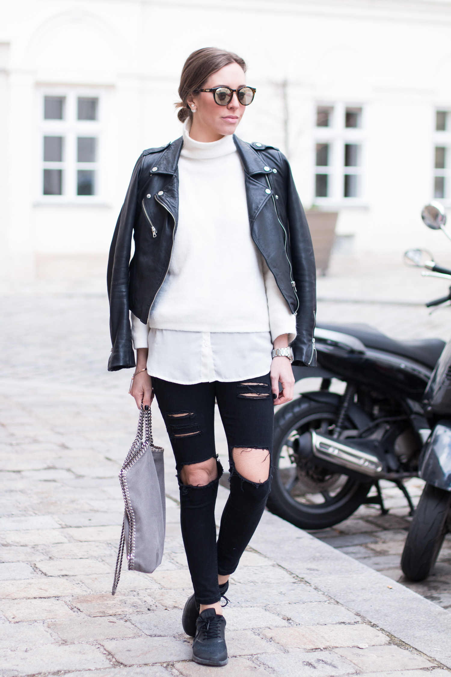Black & White, Ripped Jeans Outfit, Le Specs Mirrored Sunnies